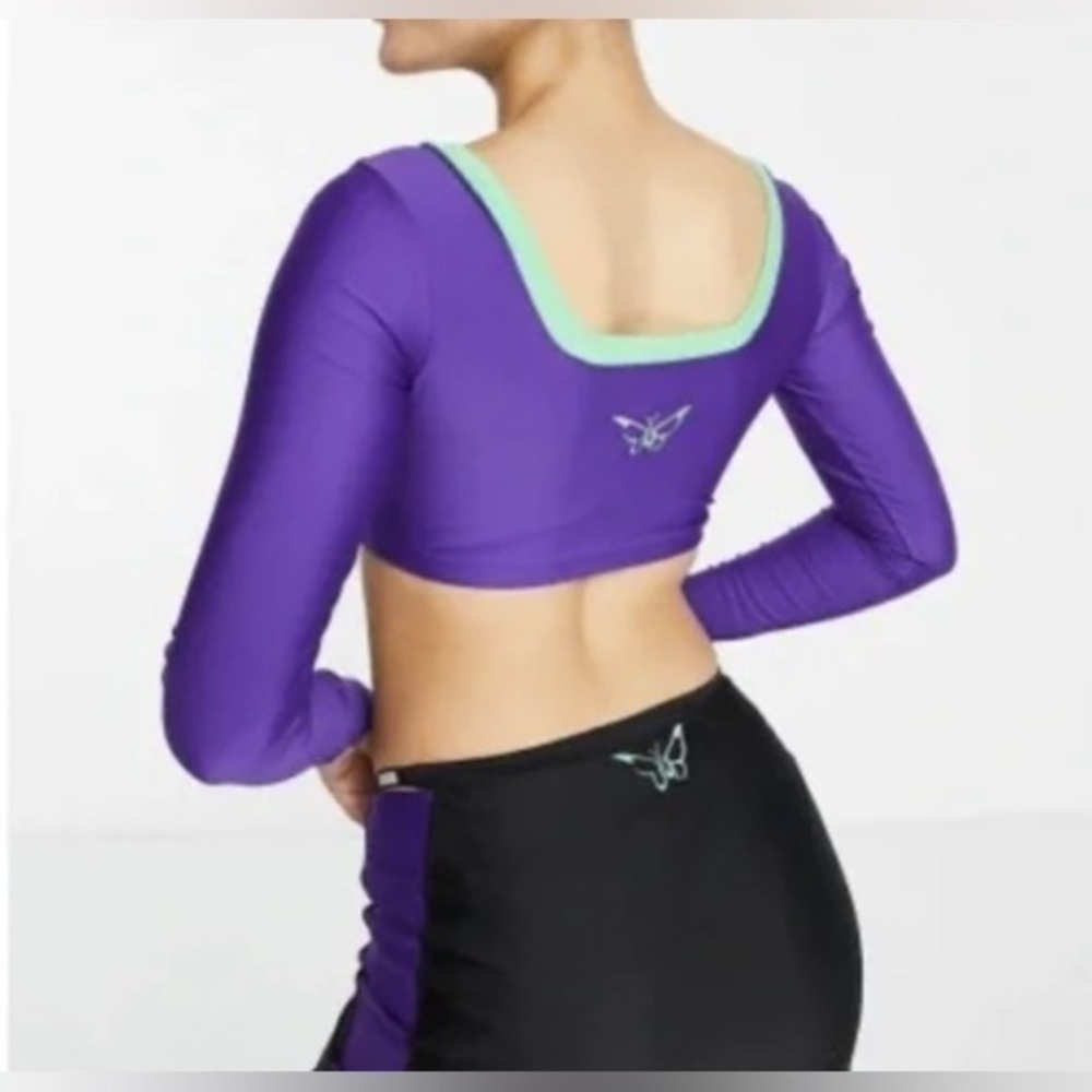 NWT PUMA x DUA LIPA Long Sleeve Crop Tee
OFF-THE-SHOULDER Purple Shirt Size Med